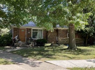 1858 Bournemouth Rd, Grosse Pointe Woods, MI 48236