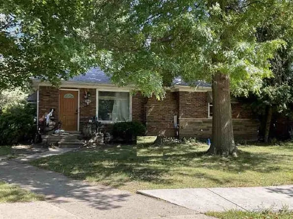 1858 Bournemouth Rd, Grosse Pointe Woods, MI 48236