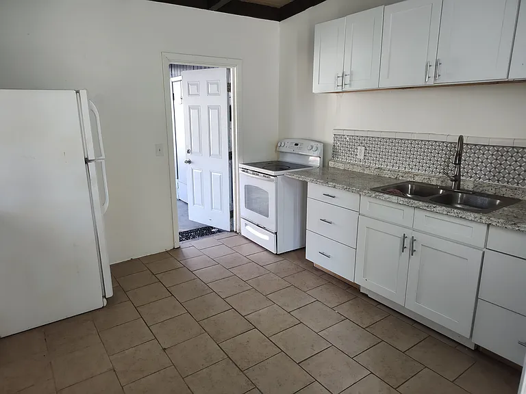 9119 12th Ave — Photo 2