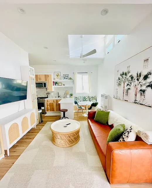 2 bed, 750 sqft, $5,800 — Photo 2