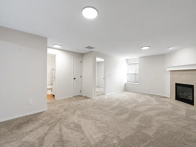 3332 N Governeour Cir — Photo 18