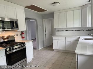37 Lighthouse Dr, Waretown, NJ 08758