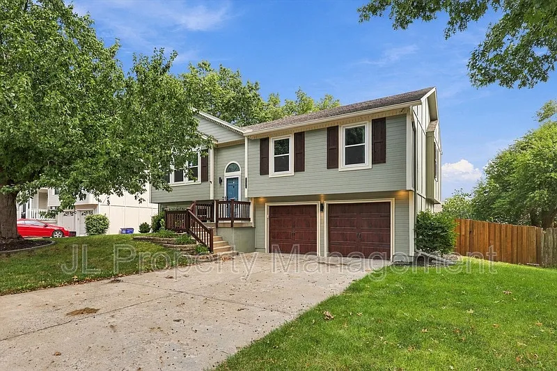 125 SE Topaz Dr