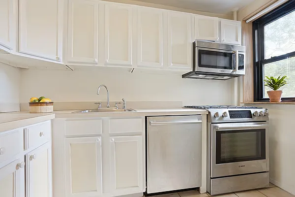 Sold by Corcoran | media 3