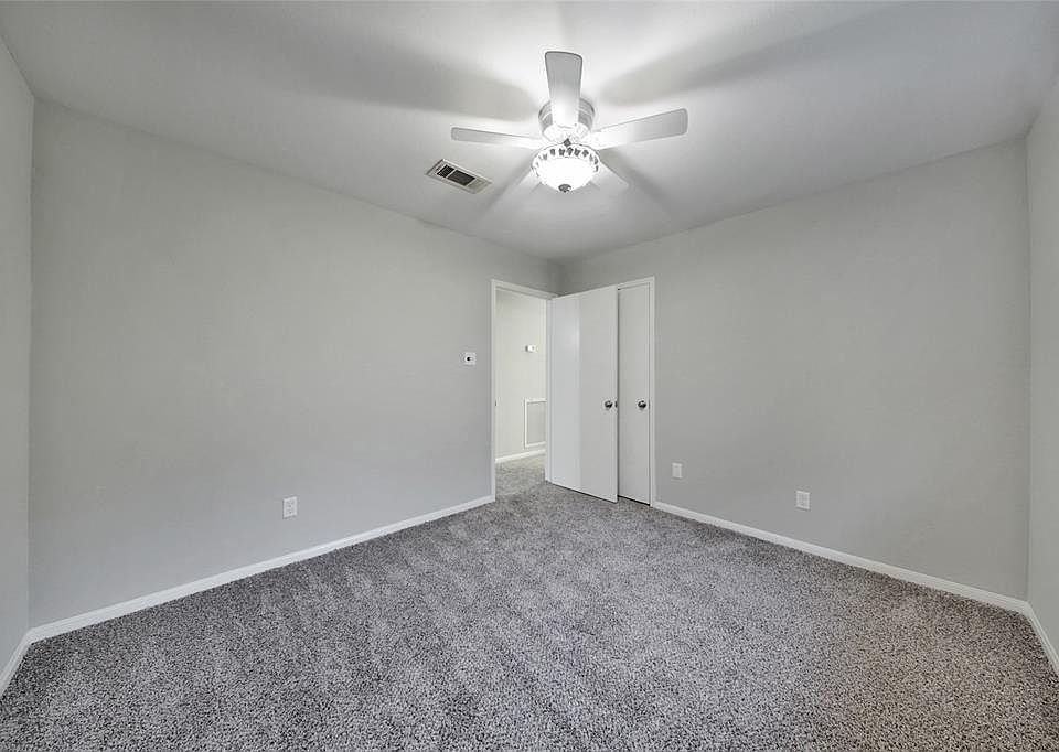 2nd image of 10915 Overbrook Ln