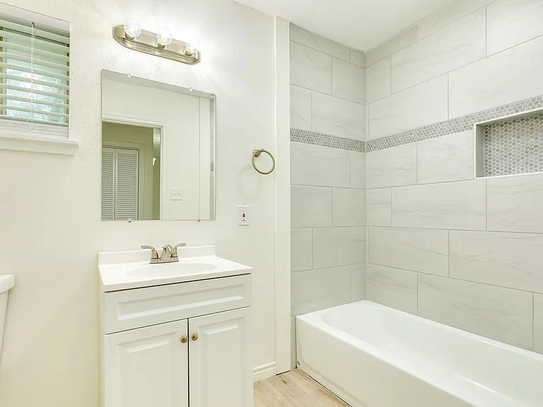 408 Gardenia St — Photo 15