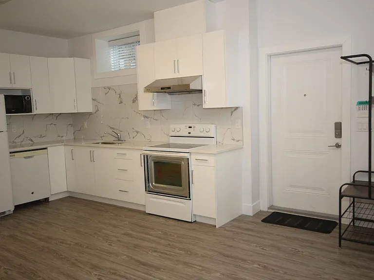 6089 Elgin Ave — Photo 3