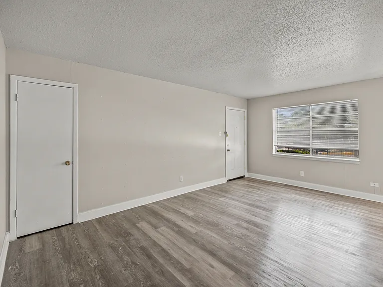 La Bella Apartments — Photo 24