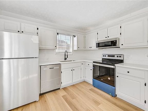 2nd image of 110 Thornwood Dr