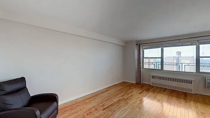 Sold by Thomas Lipovetsky, LREB | media 2