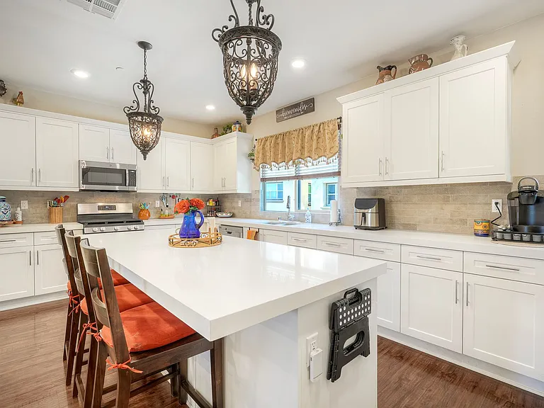 1576 Castillo Way — Photo 9