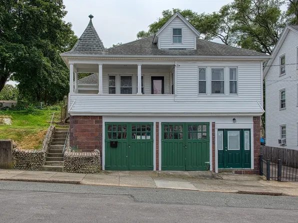 643 King Philip St, Fall River, MA 02724