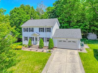 647 Robin Dr, Eastlake, OH 44095
