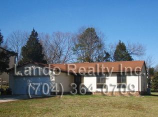 5820 Carpenter Dr, Charlotte, NC 28226