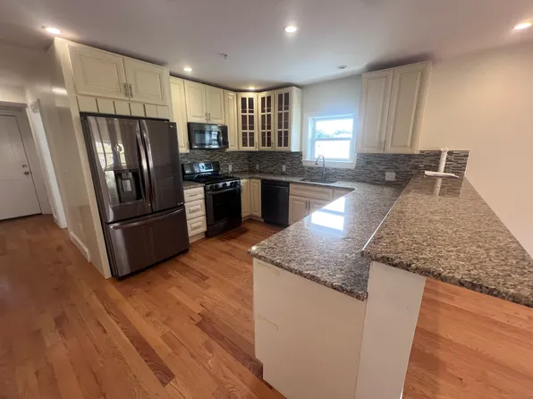 12 Mallard Ave Floor 3, Dorchester Center, MA 02124