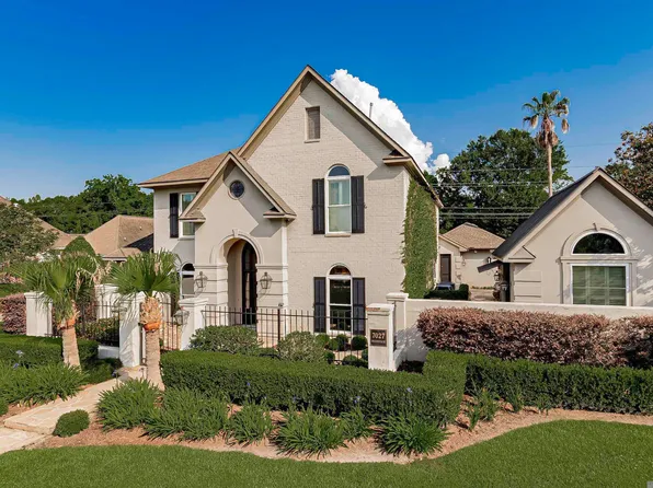 7027 Woodstock Dr, Baton Rouge, LA 70809
