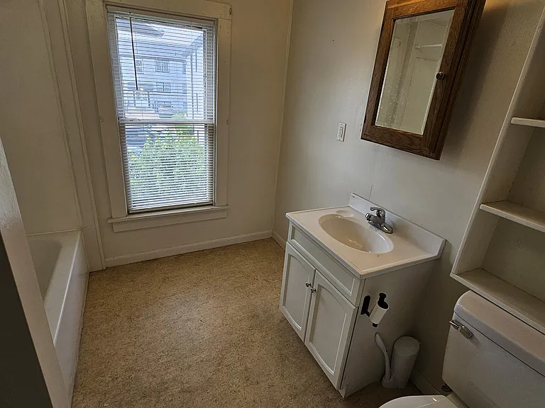321 Jerome St — Photo 11