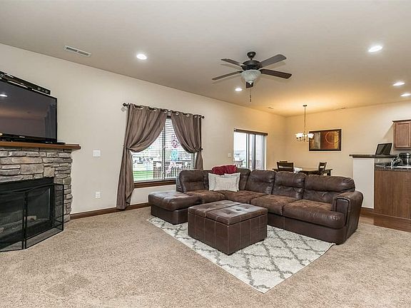 5th image of 1445 Marilyn Dr
