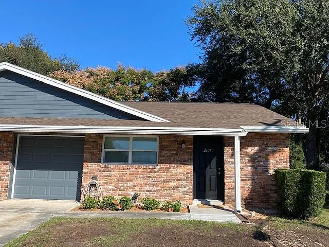 2 bed, 2.0 bath, 968 sqft, $1,995 — Photo 2