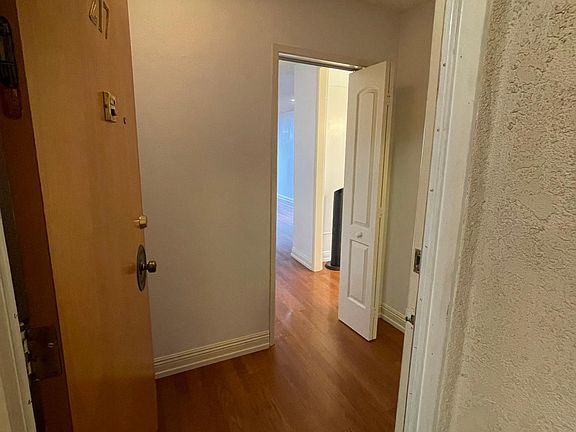 2nd image of 5429 Newcastle Ave APT 217