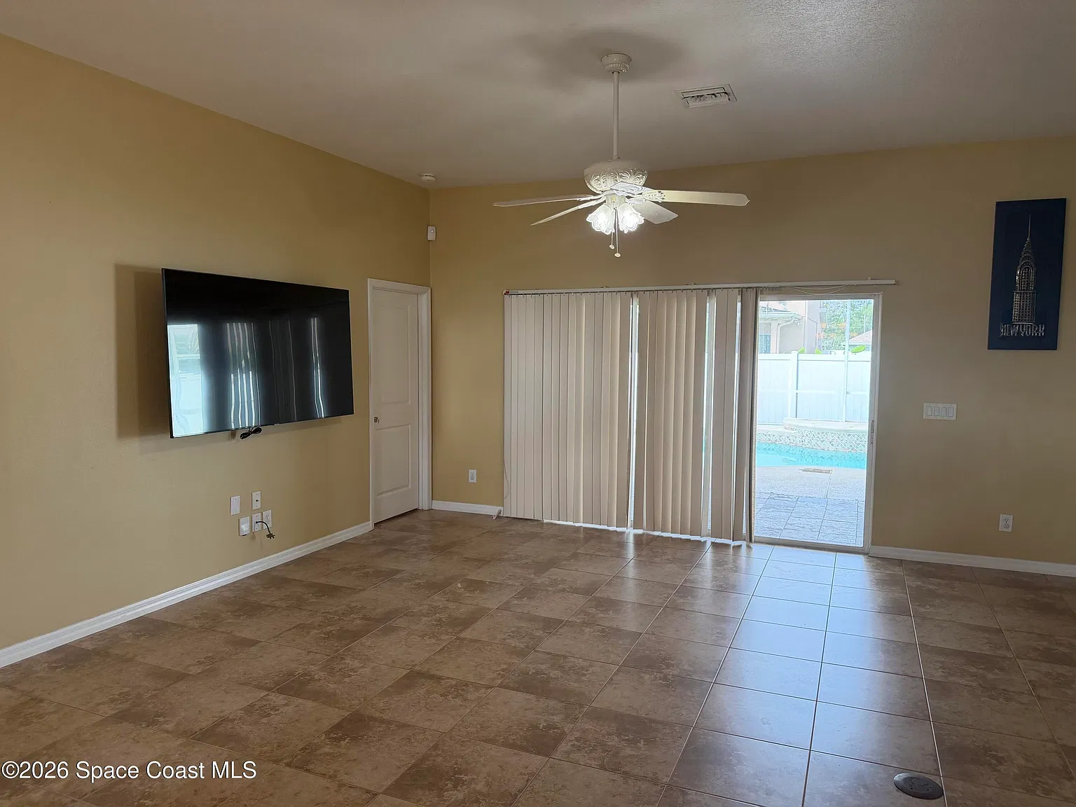 4 bed, 2.0 bath, 2252 sqft, $3,200 — Photo 4