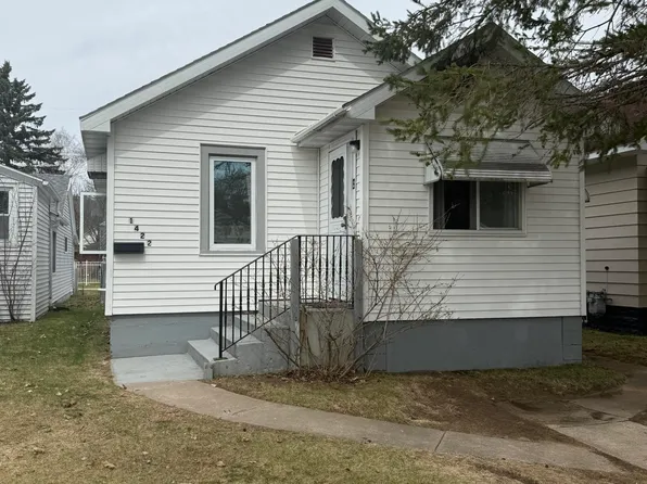 1422 W Hughitt St, Iron Mountain, MI 49801