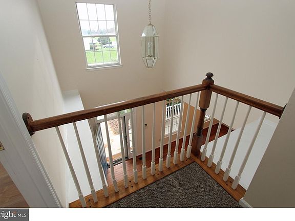 4th image of 114 Peace Ct E