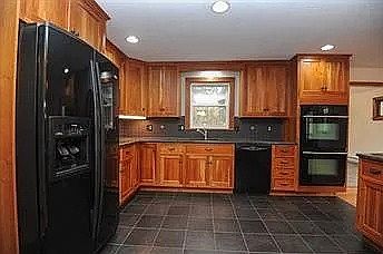 2nd image of 418 State St
