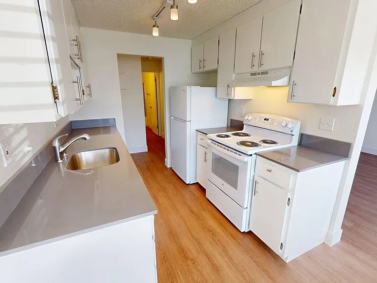 22) 10725 Greenwood — Photo 4