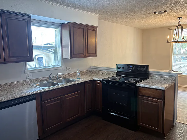 308 Ash St — Photo 5