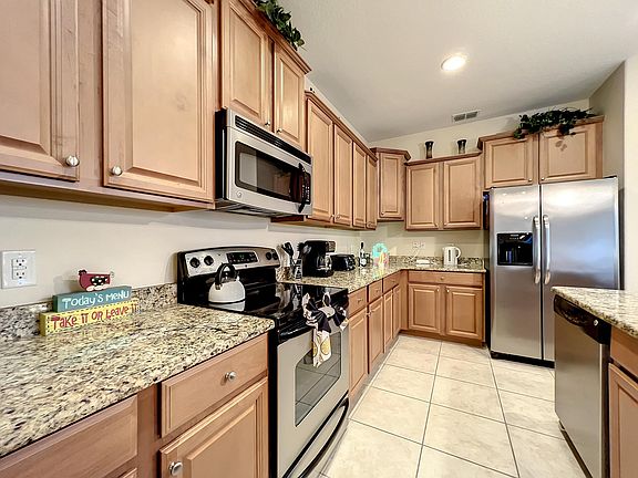 2nd image of 883 Suffolk Pl