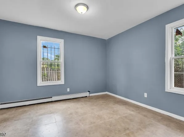 568 Grove St, Irvington, NJ 07111