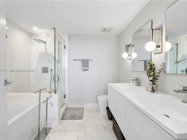 9940 W Bay Harbor Dr #5F — Photo 7