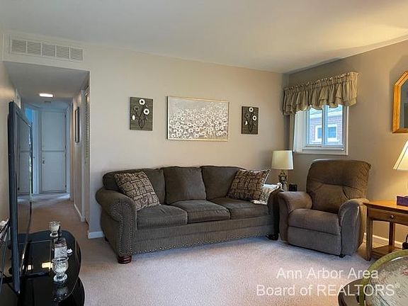 3rd image of 4939 Lincoln Blvd