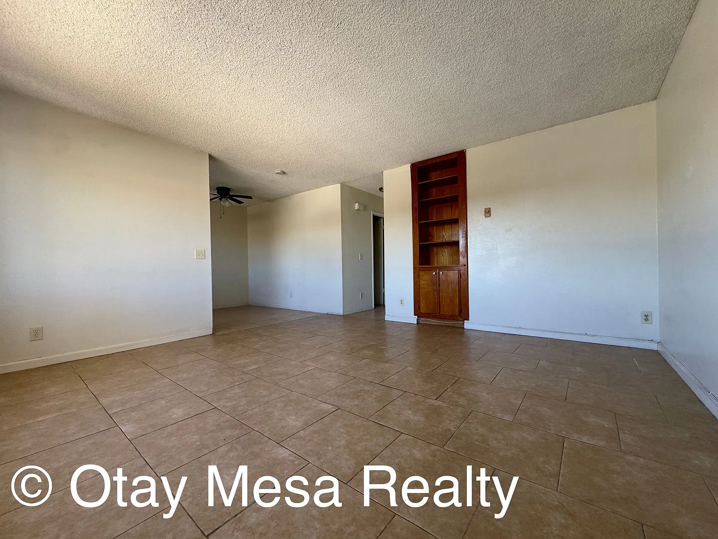 1325 Hemlock Ave — Photo 3