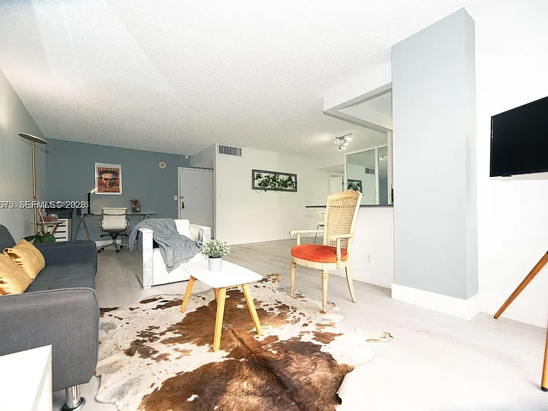 17021 N Bay Rd #207 — Photo 4