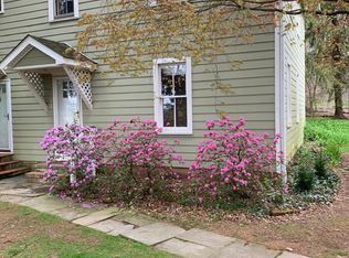 7 Castle Ln, Hopewell, NJ 08525