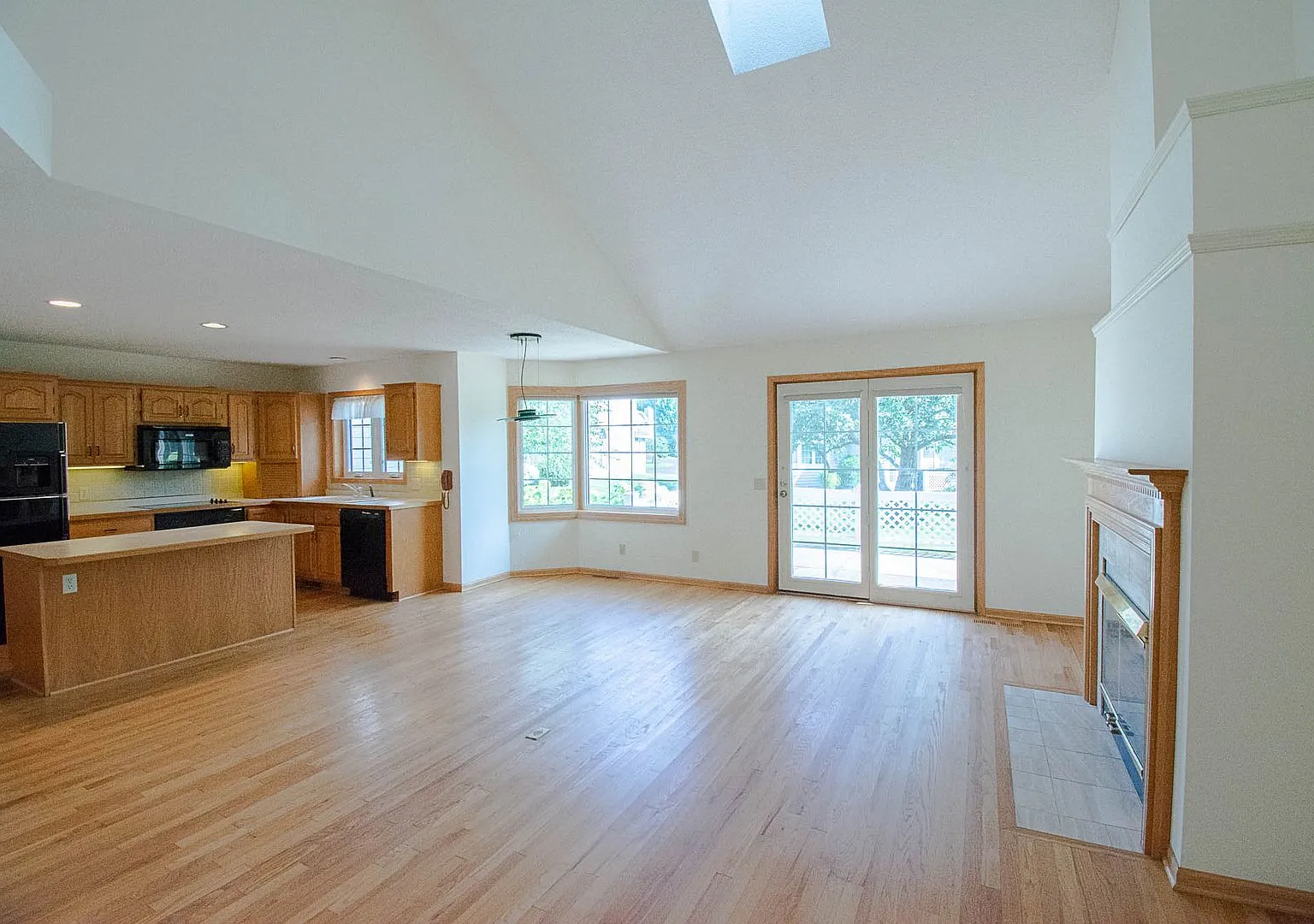 Beautiful Townhome in an Established Neighborhood — Photo 4
