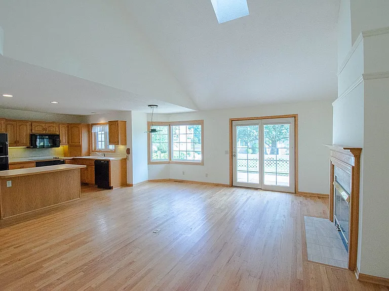 2716 Spyglass Ct NW — Photo 4