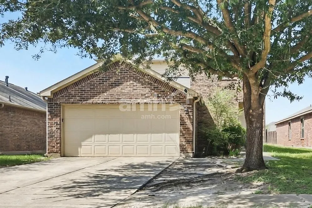 4 bed, 2.5 bath, 1900 sqft, $1,875 — Photo 1