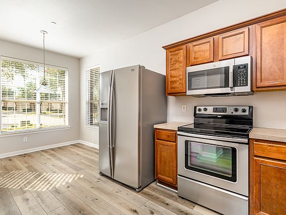 3rd image of 228 Heritage Hill Dr