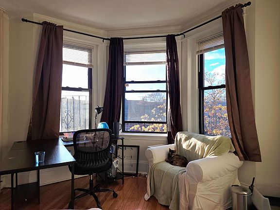 4th image of 1258 Commonwealth Ave