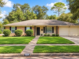 124 Dogwood St, Sugar Land, TX 77478