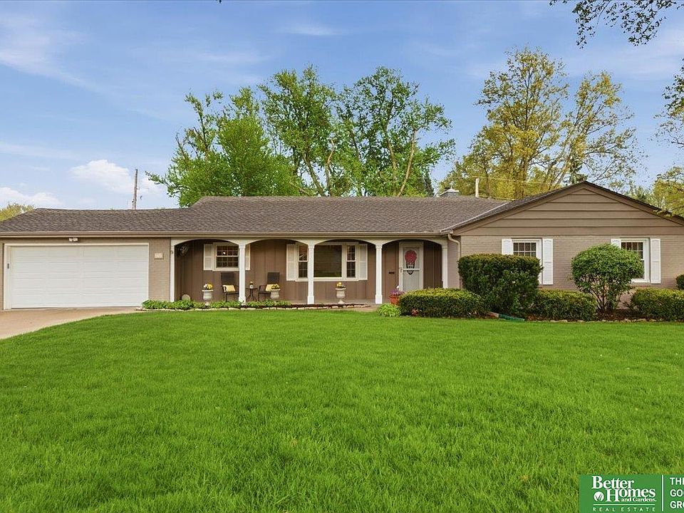 1st image of 707 Parkwood Ln