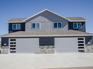 2504 Water Park Loop SE, Mandan, ND 58554