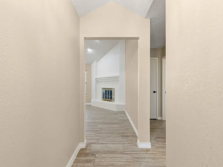 3309 Edgemont Dr — Photo 3