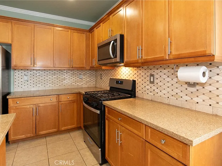 619 W Avenue H13 — Photo 40