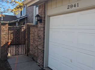 2941 Meadowbrook Dr, Rochester, MI 48309