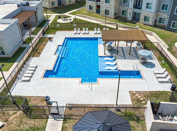 2nd image of 916 Norwood Park Blvd #7204