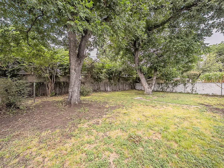 Glenhaven Dr — Photo 35